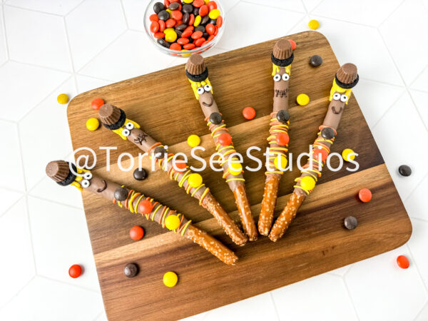 Scarecrow Pretzels on Rhombus Tile