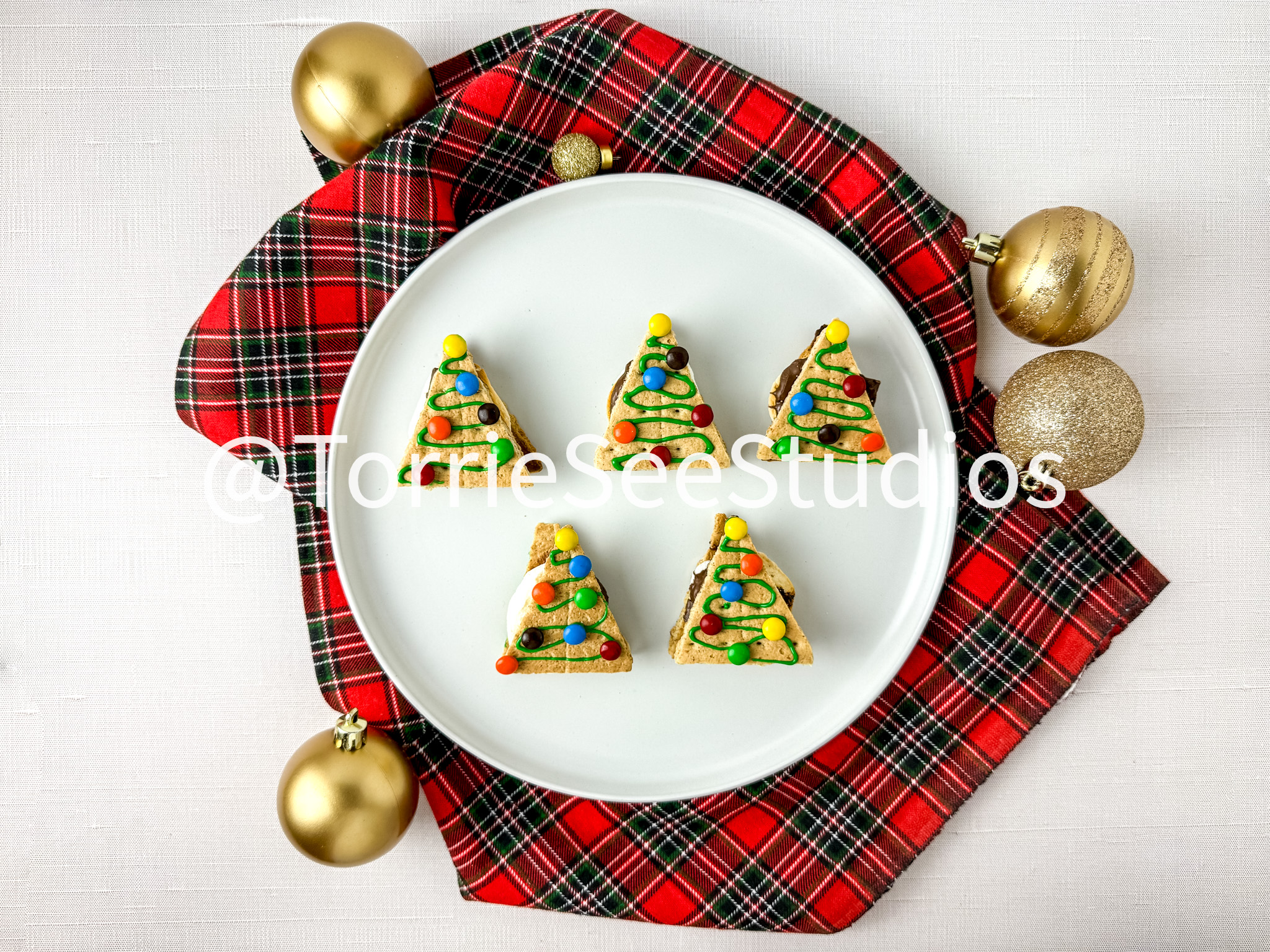 S'mores Mini Christmas Trees on Linen - Image 11