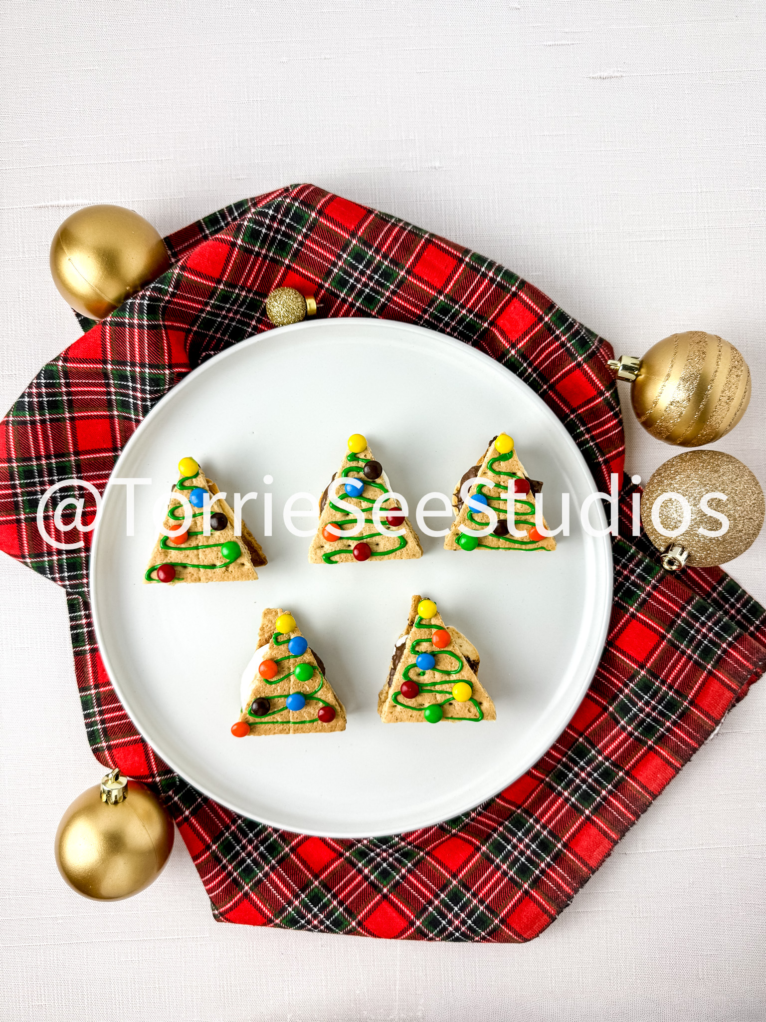 S'mores Mini Christmas Trees on Linen - Image 9