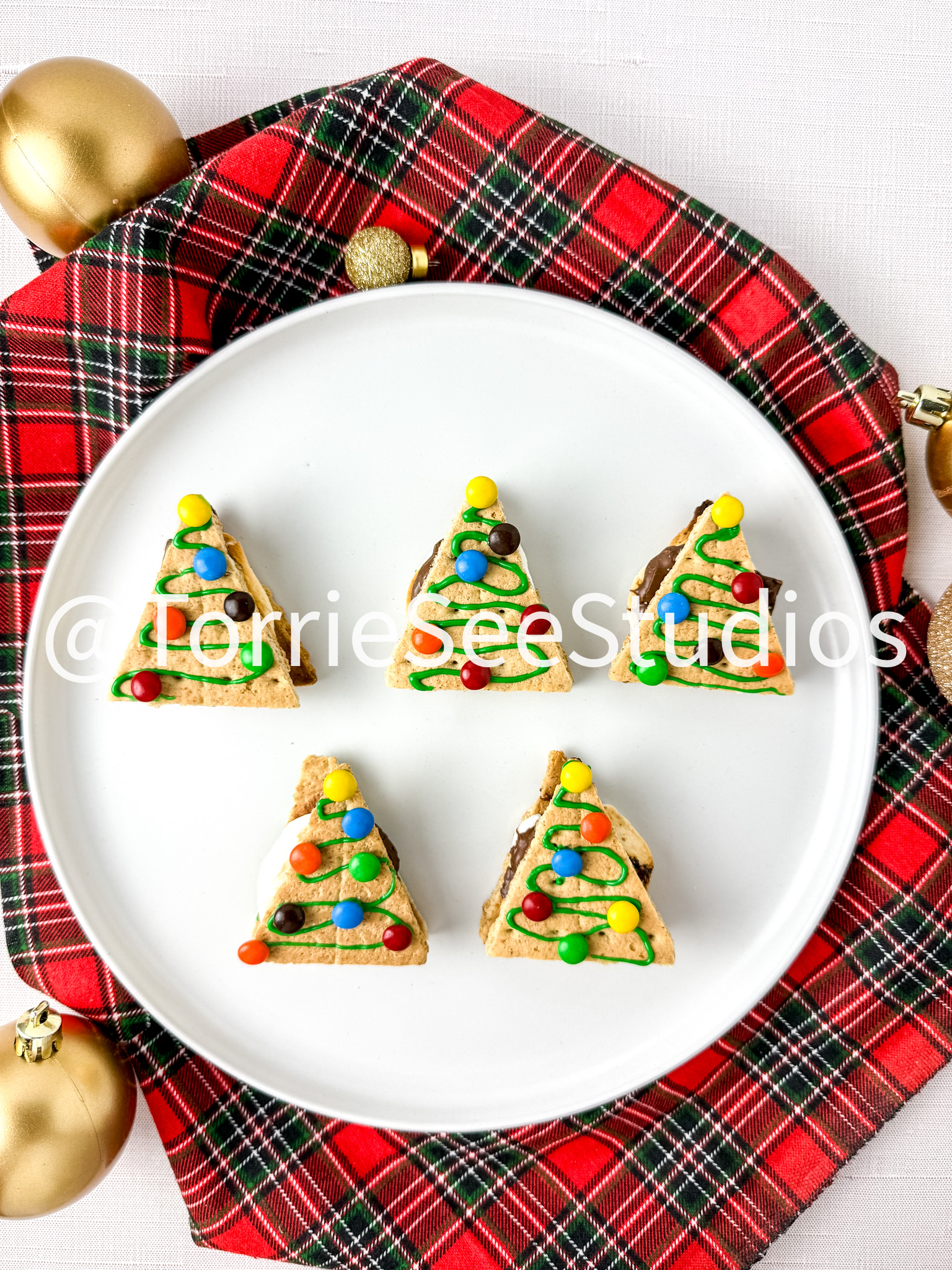 S'mores Mini Christmas Trees on Linen - Image 8