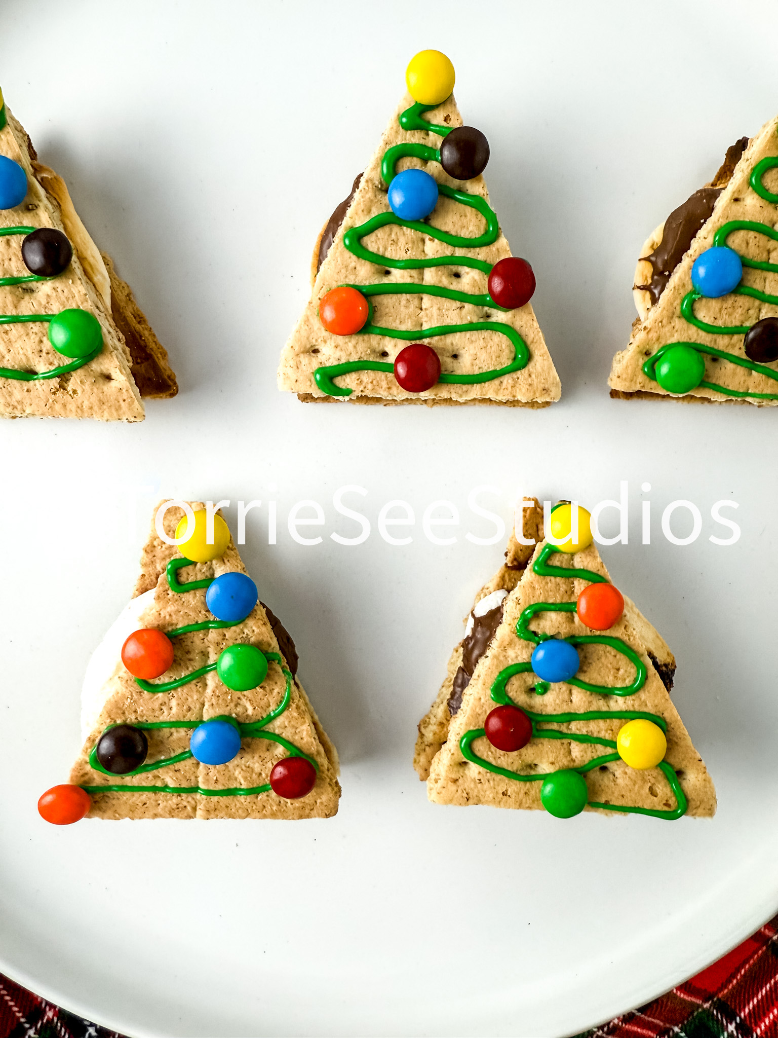 S'mores Mini Christmas Trees on Linen - Image 7
