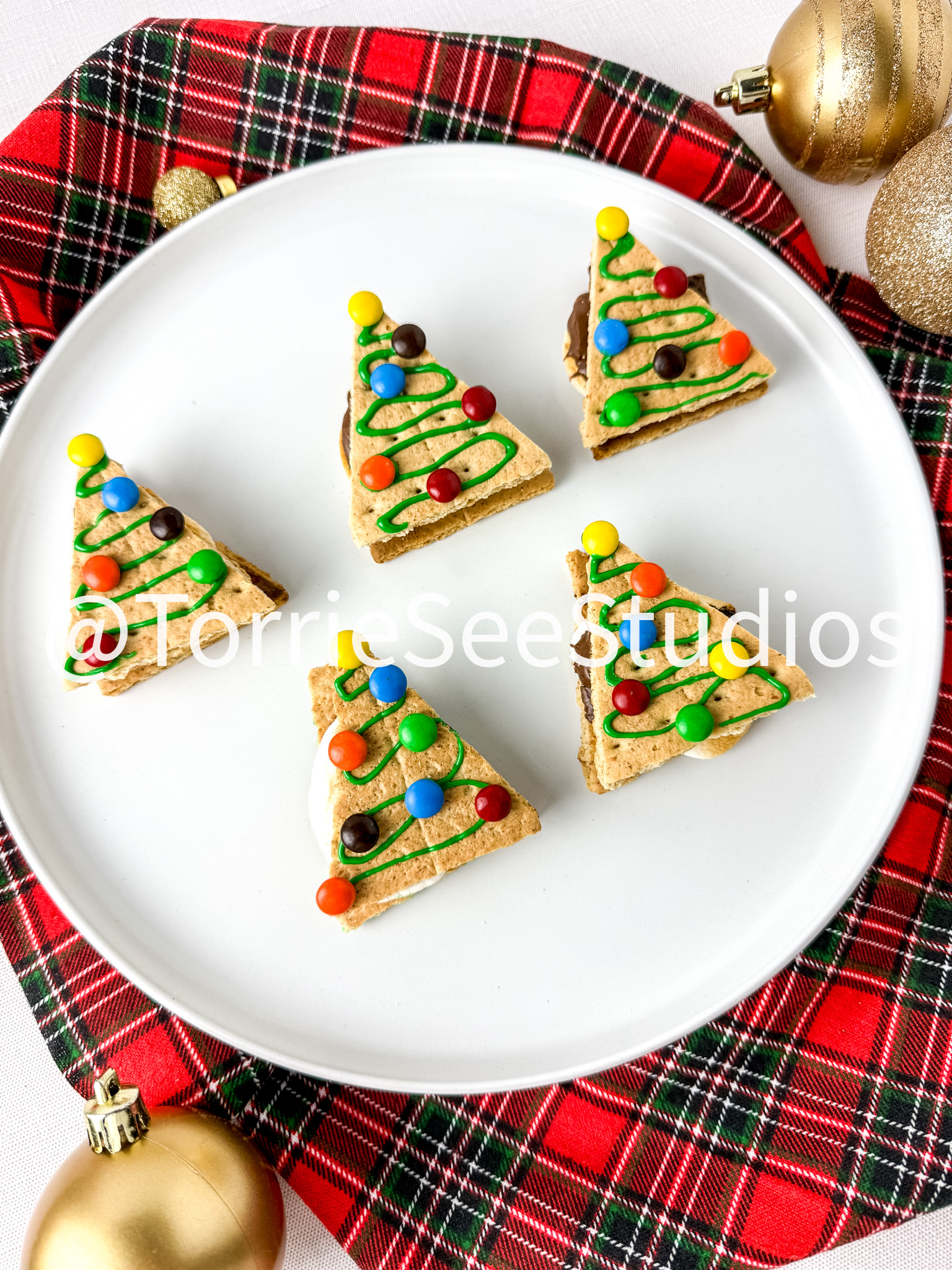 S'mores Mini Christmas Trees on Linen - Image 6