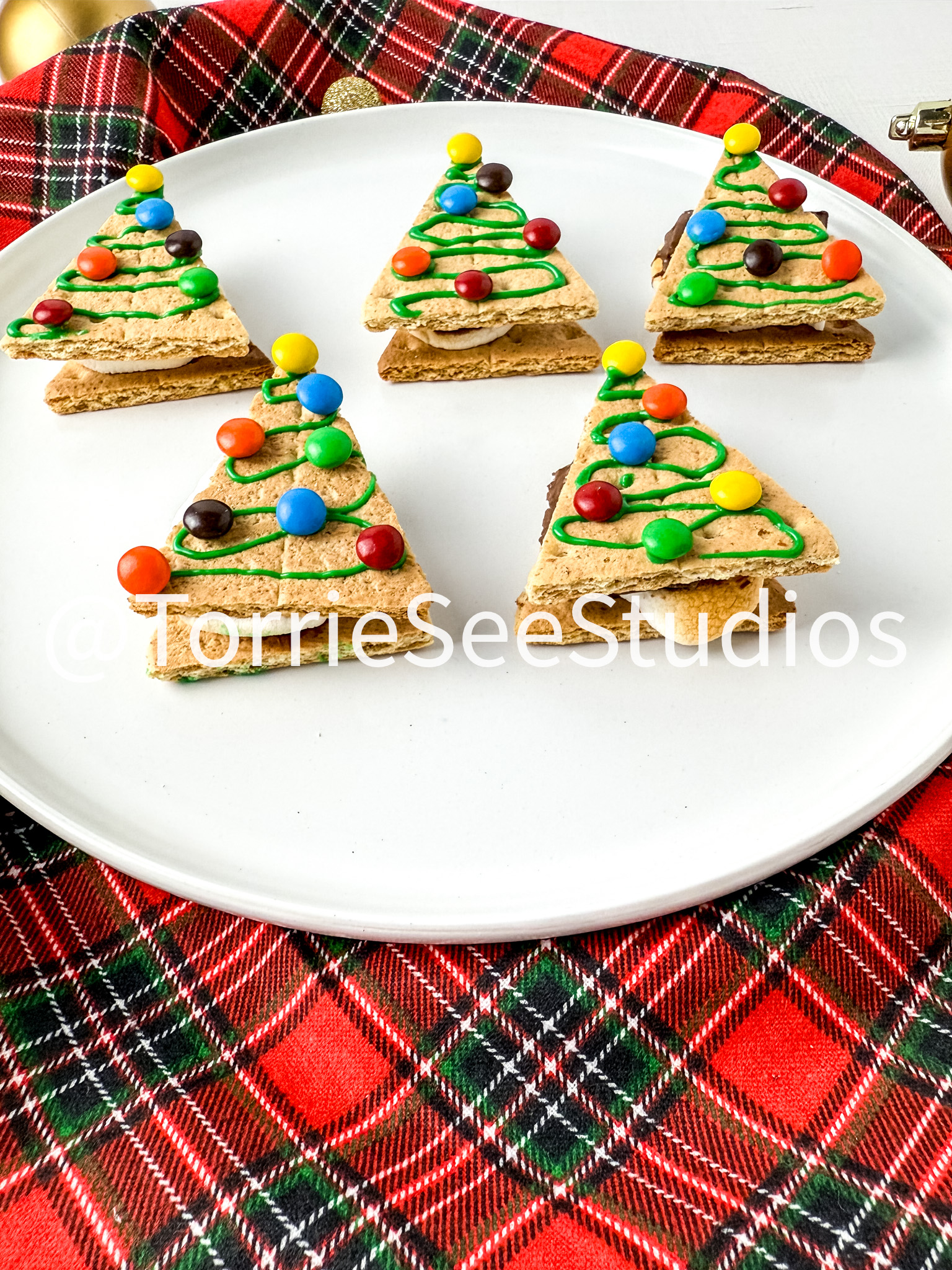 S'mores Mini Christmas Trees on Linen - Image 5