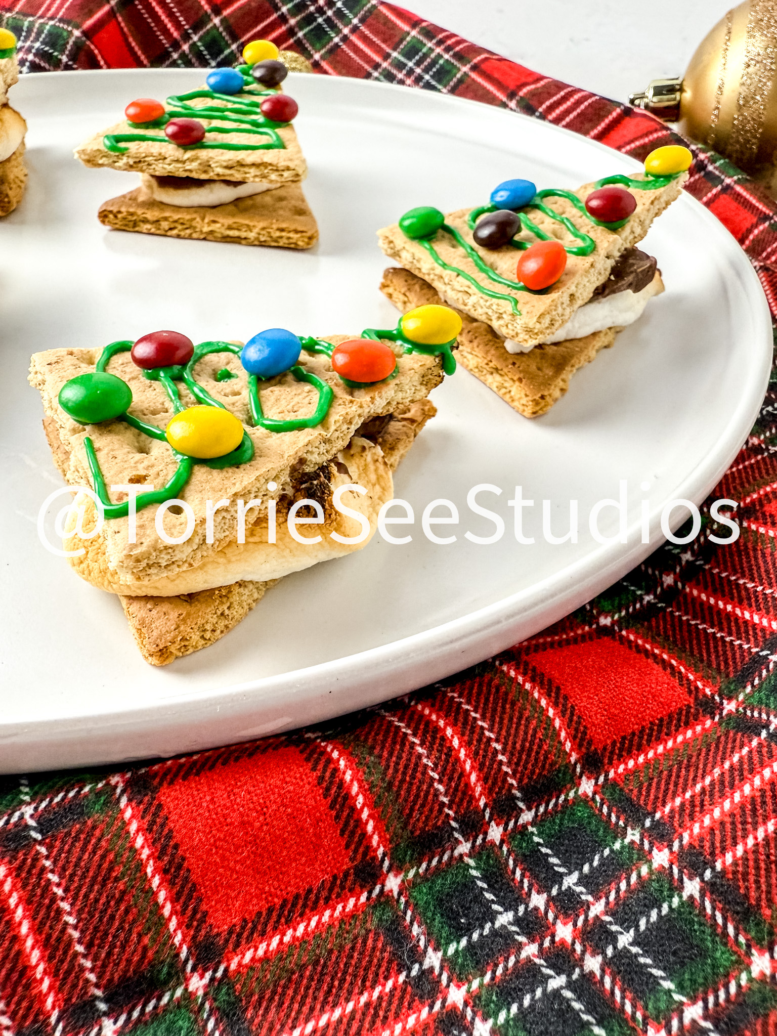 S'mores Mini Christmas Trees on Linen - Image 2